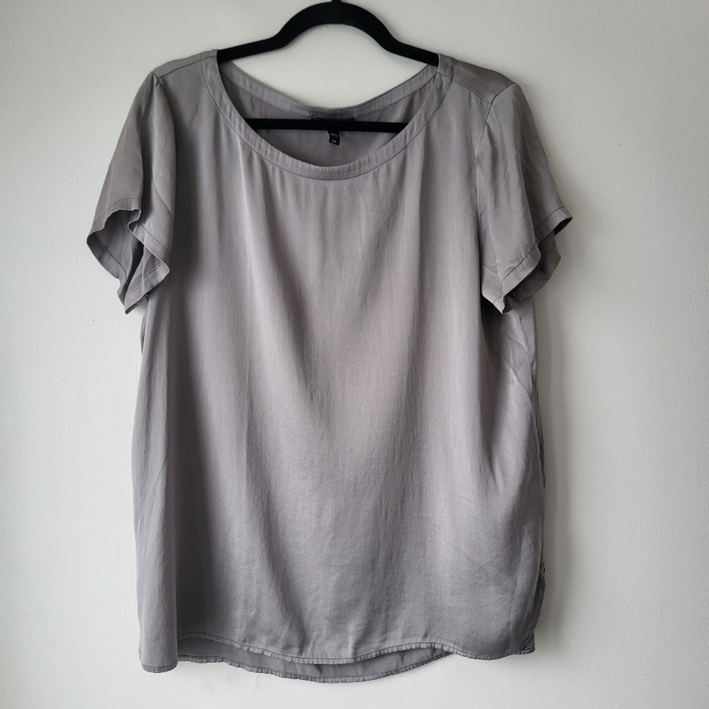 Eileen Fisher Light Gray Silk Short Sleeve Classic Feminine Top